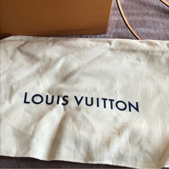 Louis Vuitton Crossbody - Picture 2 of 9